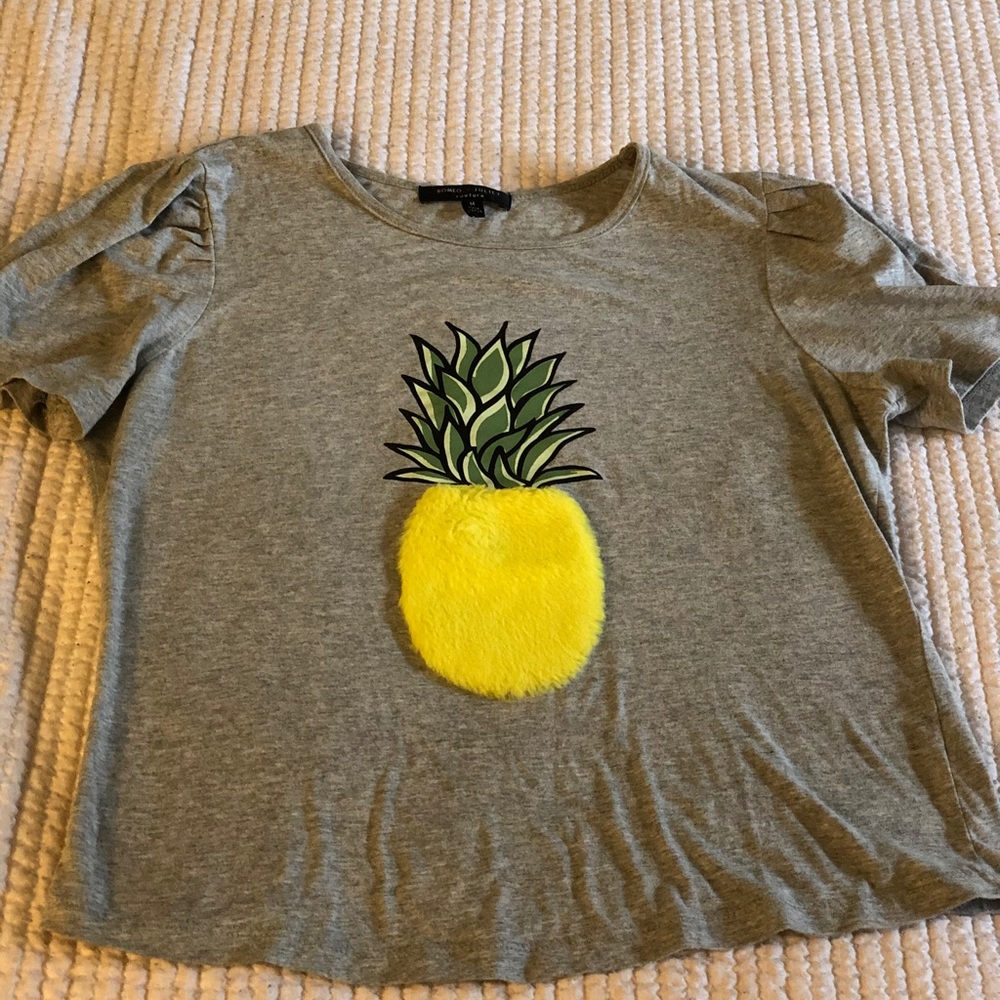 Furry pineapple tshirt